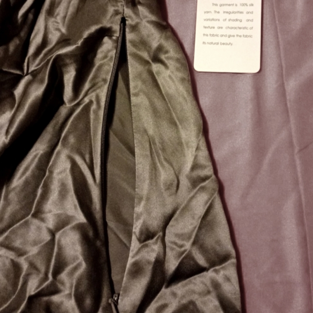 Women Silk Blouse - Picture 3 of 6